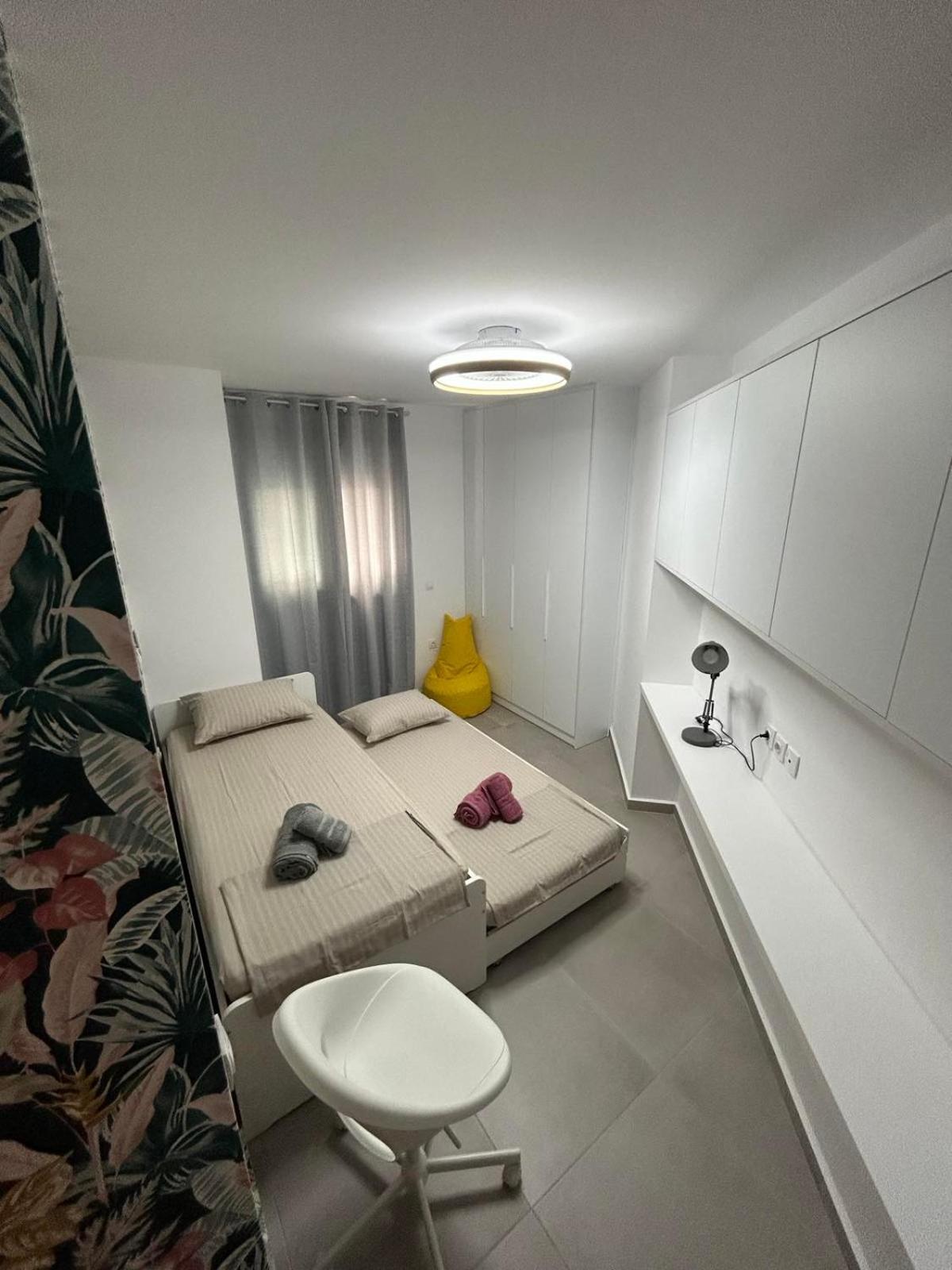 Floral Home 2 - 1St Floor Apt With Private Parking! เอเธนส์ ภายนอก รูปภาพ