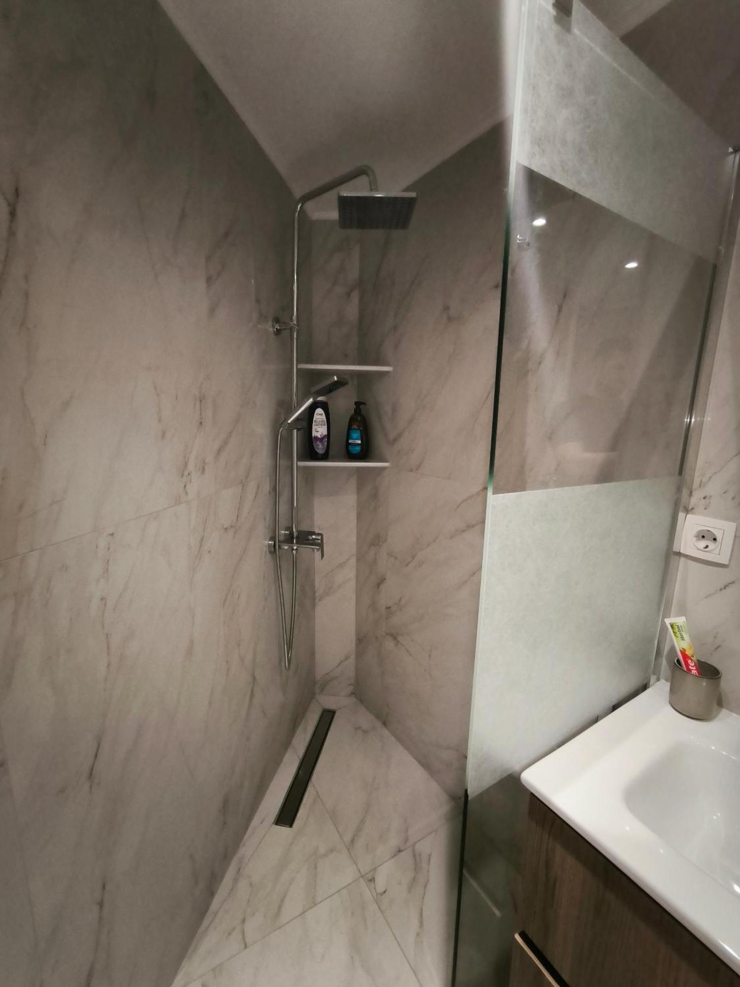 Floral Home 2 - 1St Floor Apt With Private Parking! เอเธนส์ ภายนอก รูปภาพ