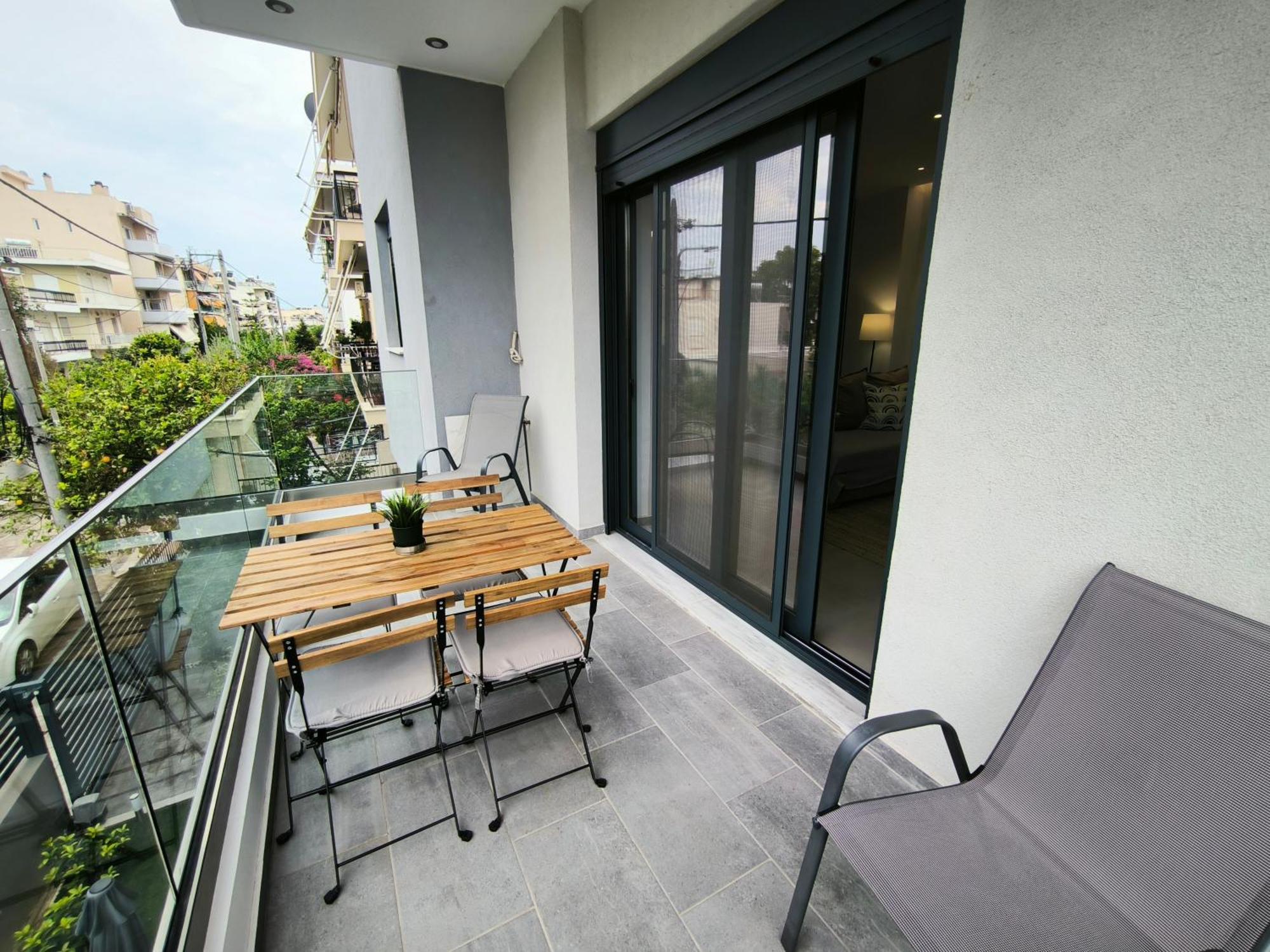 Floral Home 2 - 1St Floor Apt With Private Parking! เอเธนส์ ภายนอก รูปภาพ