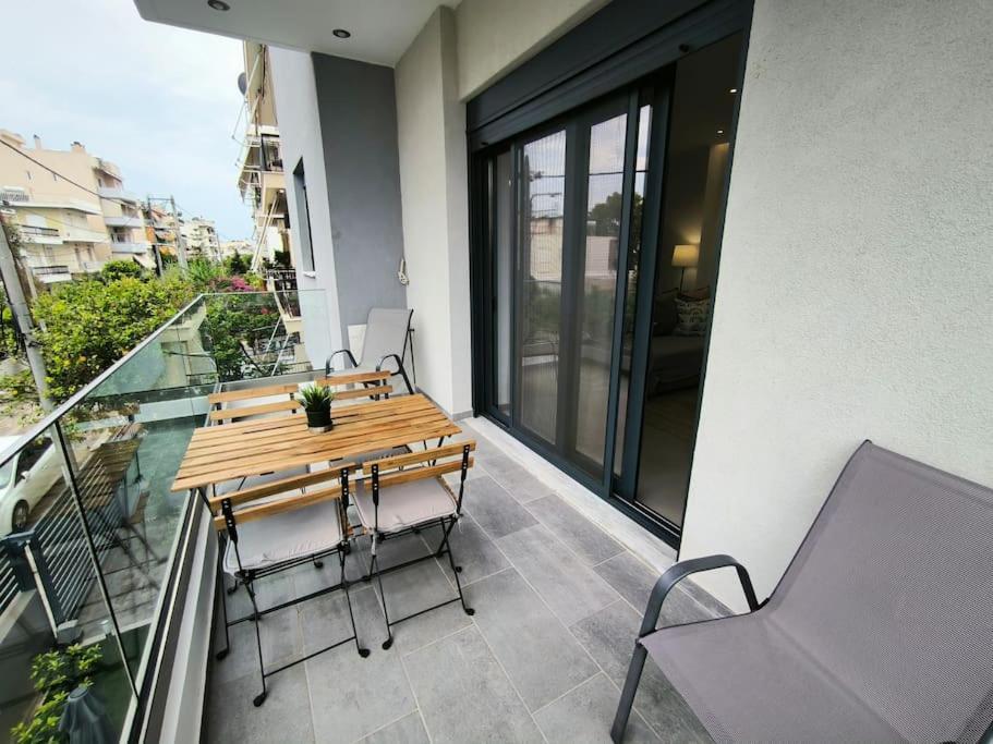 Floral Home 2 - 1St Floor Apt With Private Parking! เอเธนส์ ภายนอก รูปภาพ