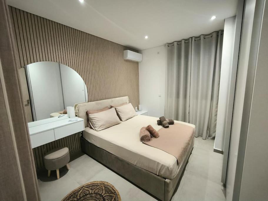 Floral Home 2 - 1St Floor Apt With Private Parking! เอเธนส์ ภายนอก รูปภาพ