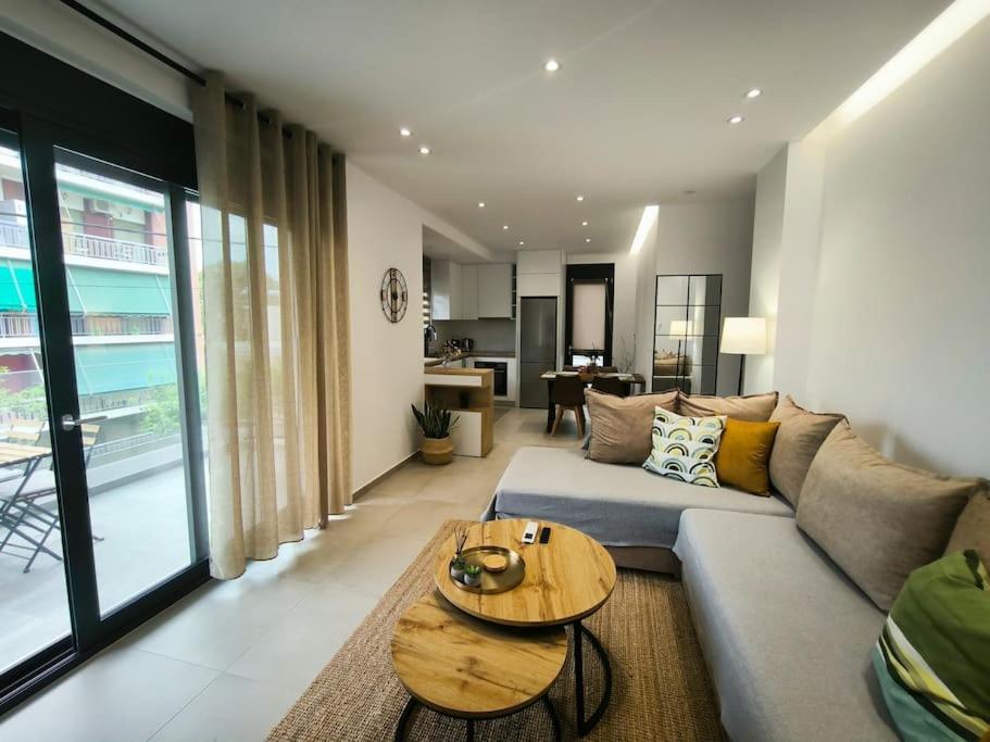 Floral Home 2 - 1St Floor Apt With Private Parking! เอเธนส์ ภายนอก รูปภาพ